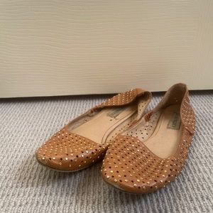 Tan and Gold Steve Madden flat Size 7